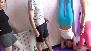 Nobriedis cilvēks dominēja gluda maksts cute jauna sieviete