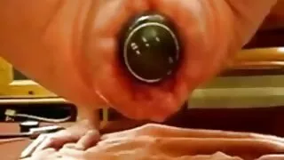 Saistītā trausla blondīne un pūļa fucked mutē un slapjš incītis