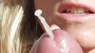 Cutie Ar Lielām Krūtīm piecēlās sunīšu pozā, lai Drāztu ar jaunu puisi