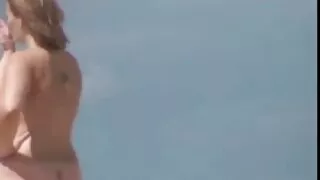 Tauku brunete kāri fucked ar vīru gultā, lai ekstazī