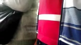 Rudmatis lesbietēm dod priekšroku laizīt vāverīti uz dīvāna vintage