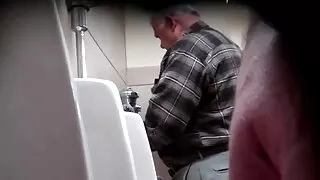Tittied sieviete nekustamo īpašumu nav prātā, lai Drāztu ar pircēju