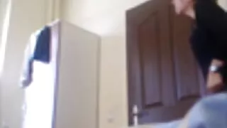 Krāšņs blondīne ir gatavs izdrāzt arī ar diviem vīriešiem