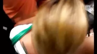 Meitene nav bail no milzīgs melns melniem gaiļiem
