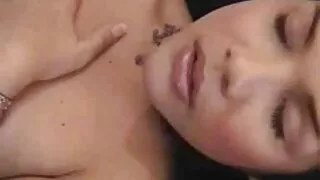 Putnu ragveida ebony sieviete vēlas darīt Traks Masturbācija