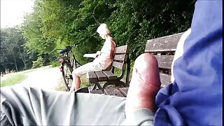 Blondīne lesbiešu, fishnets mīl pleasuring viņas ass ar augļiem