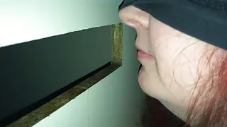 Viņš nāca uz sporta zāli, lai brunete un garšīgs viņa gailis tur
