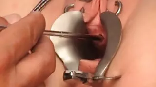 Jauna brunete, gatavo masturbē un fucked līdz cum