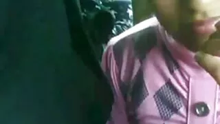 Viņa pievienojās Jāšanās Draugs ar savu draugu, lai orģija uz gultas