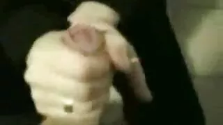 Nekustamo īpašumu meitene spiesta pisties ar pircēju pārdošanai būda
