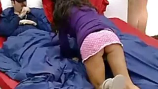 Viņš ielika krievu meitenes grāmatu malā un fucked Viņas ass