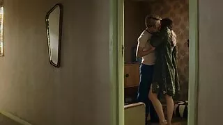 Mājās handjob gludi pārvēršas intimitāte co co